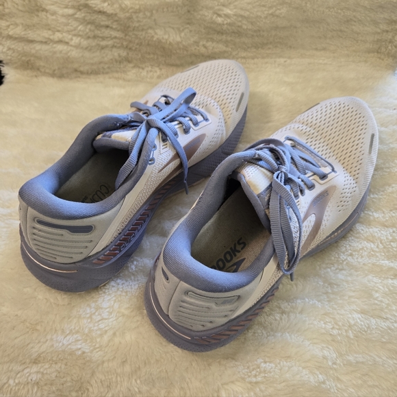 Brooks Adrenaline GTS 22 - Picture 4 of 16